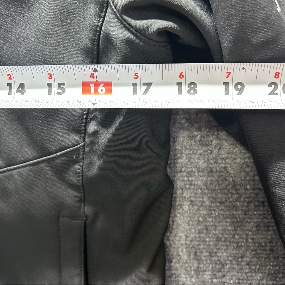 Helly Hansen Performance Black Jacket
Size S/P - Picture 14 of 14